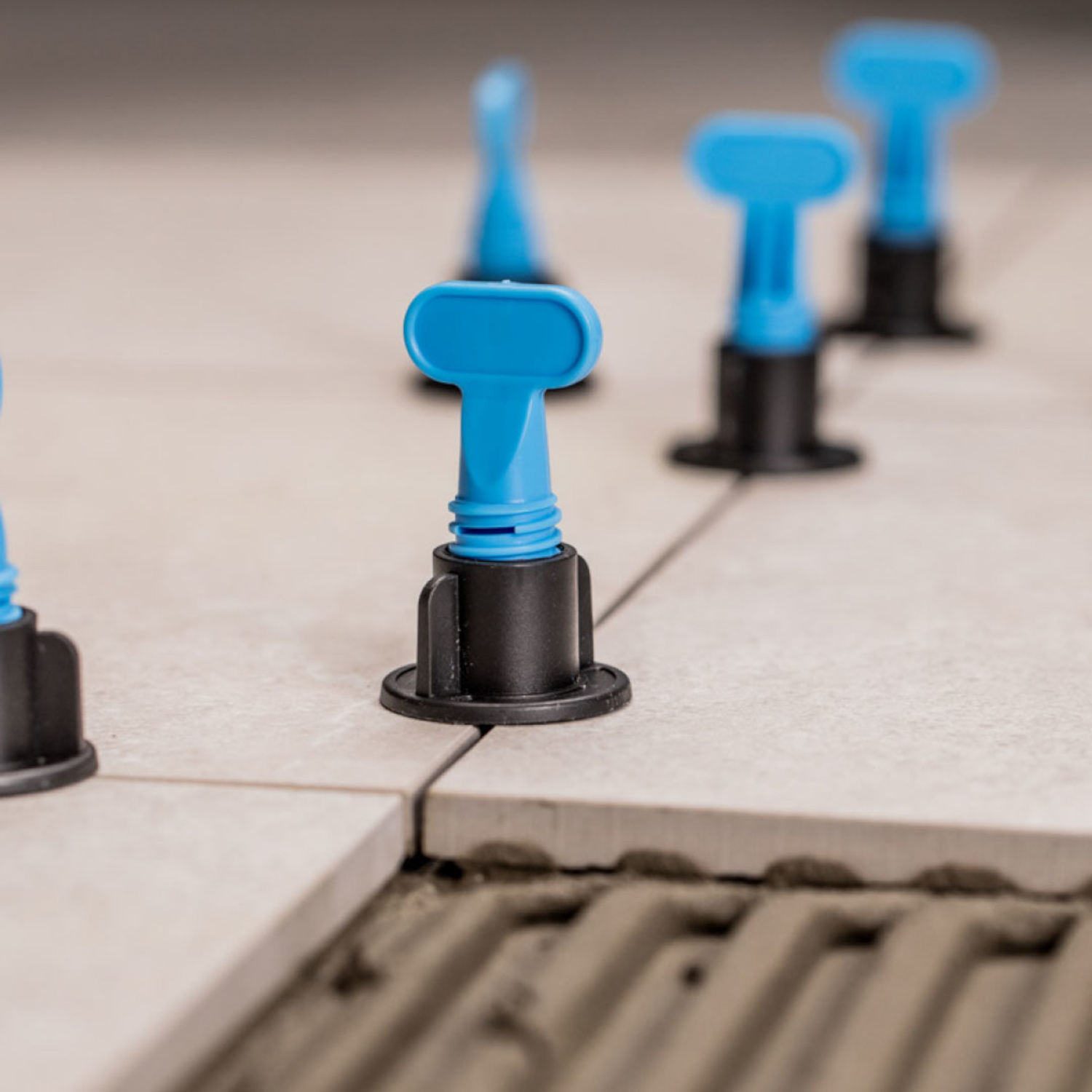 mapelevel-easy-t-aplikacja System wielokrotnego użytku do poziomowania płytek MAPEI MAPELEVEL EASY T 50szt